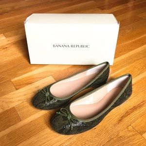Banana Republic Ashley flats size 8